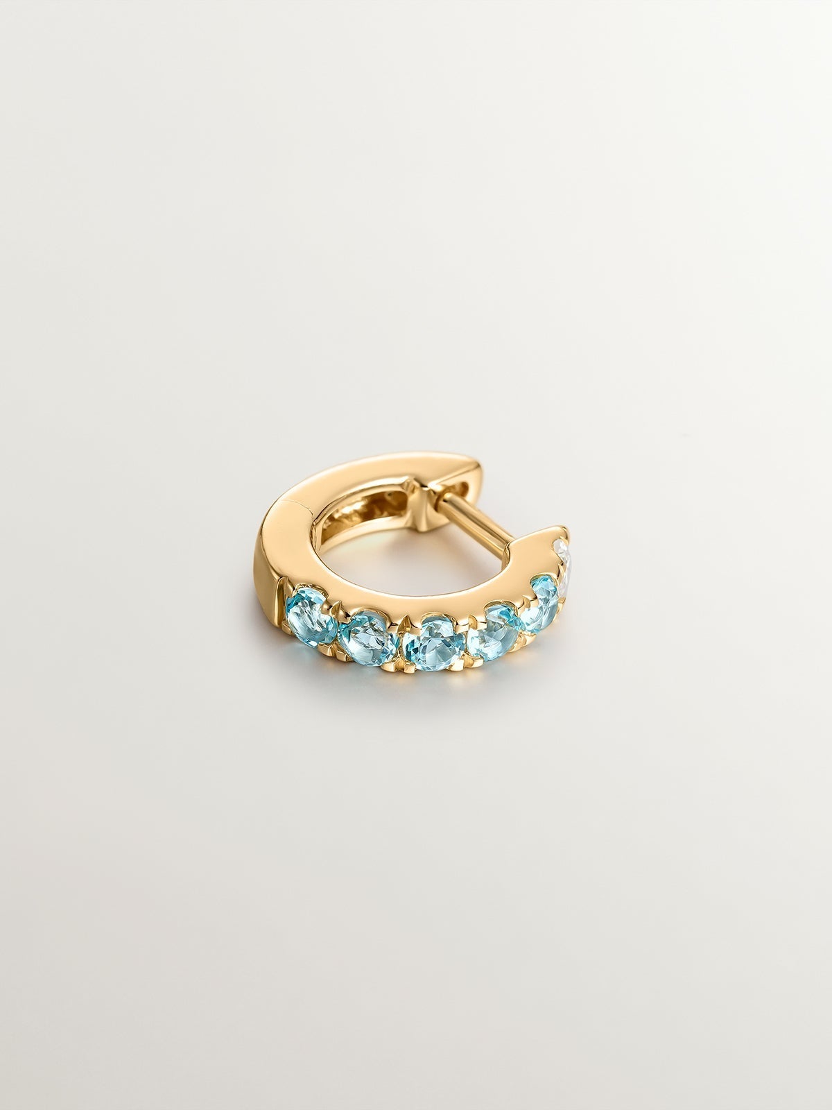 Pendiente individual de plata 925 bañada en oro amarillo de 18K con zafiros blancos y azules