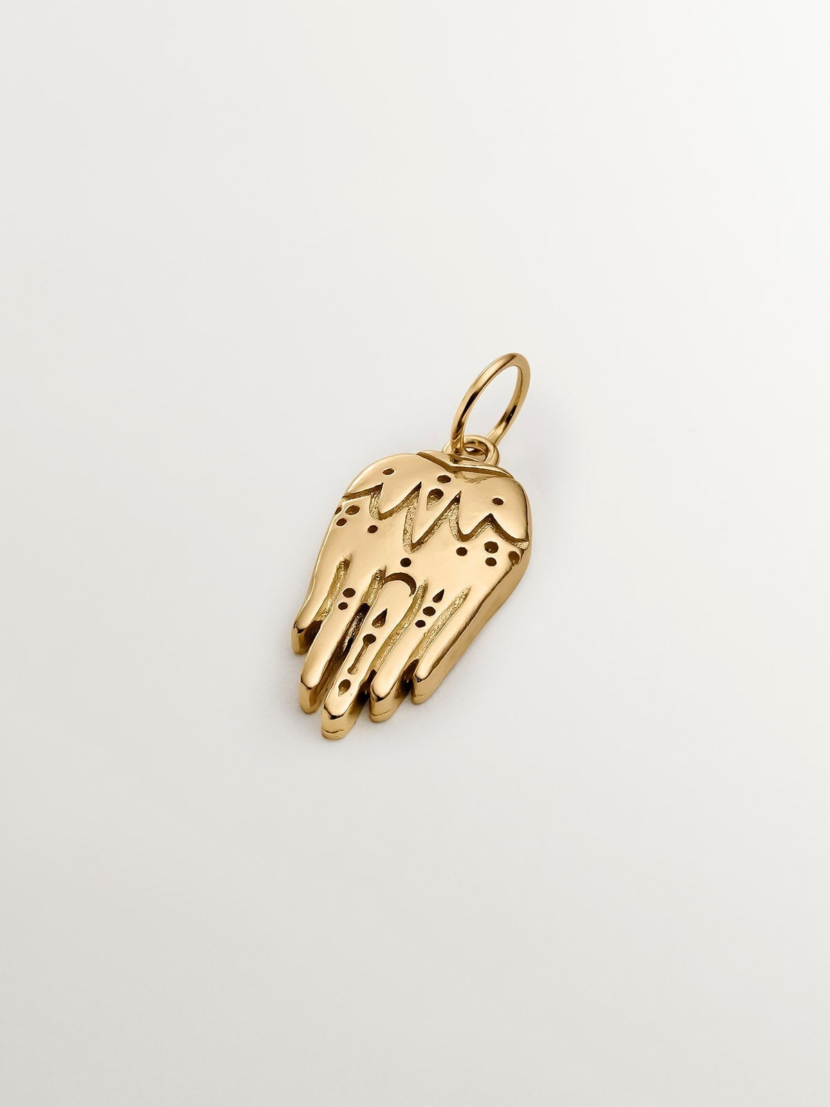 Charm de plata 925 bañada en oro amarillo de 18K con esmaltado turquesa y mano de Fátima