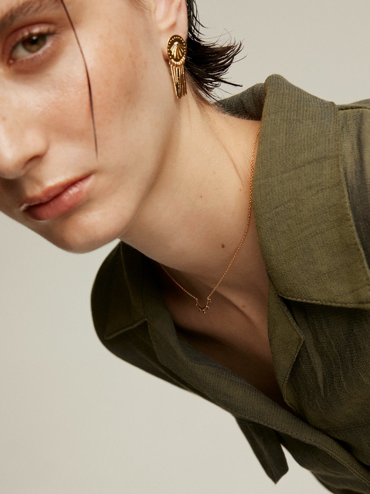 Colgante de plata 925 bañada en oro amarillo de 18K con arco de estrellas