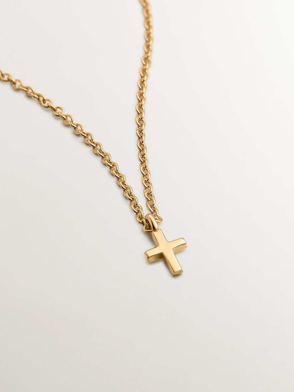 Colgante de plata 925 bañada en oro amarillo de 18K con cruz