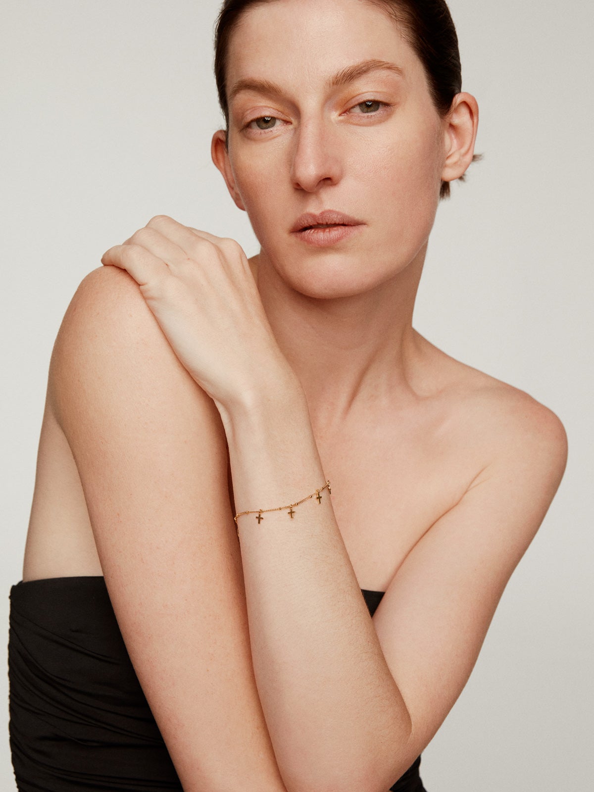 Pulsera de plata 925 bañada en oro amarillo de 18K con cruces