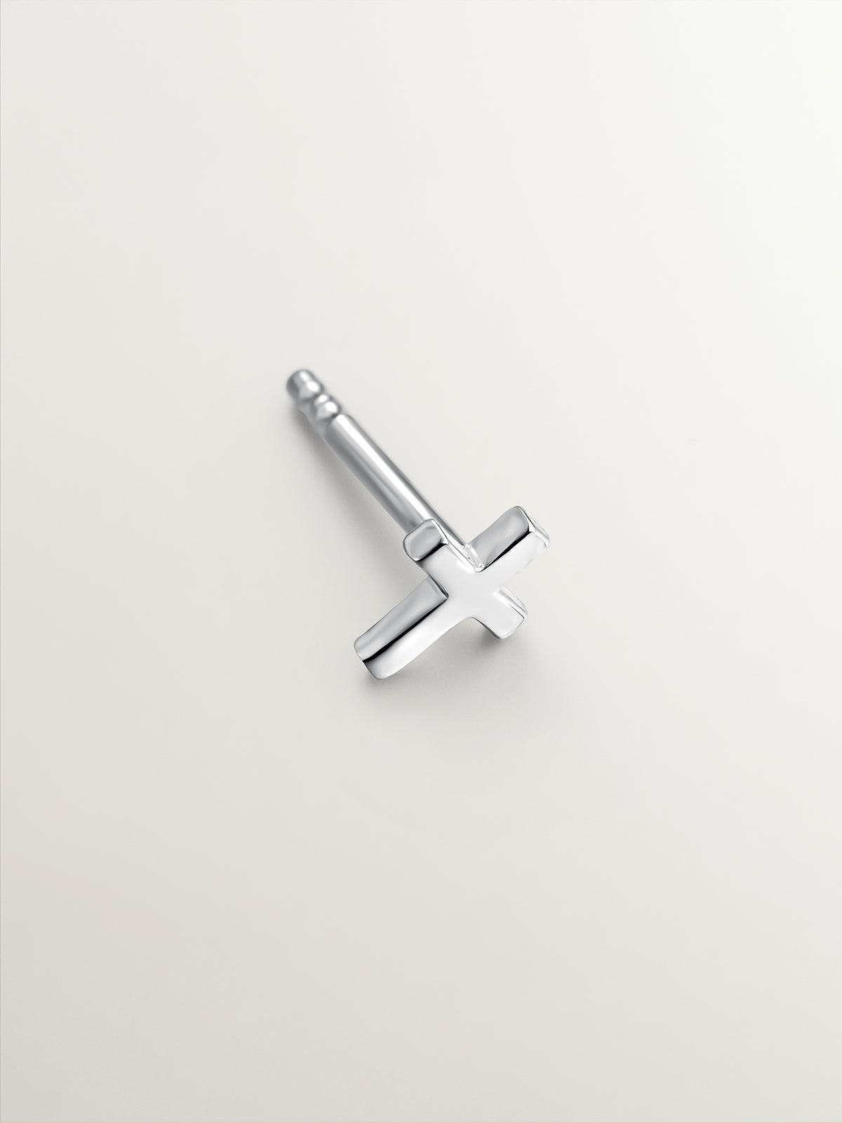 Pendiente de plata 925 con forma de cruz