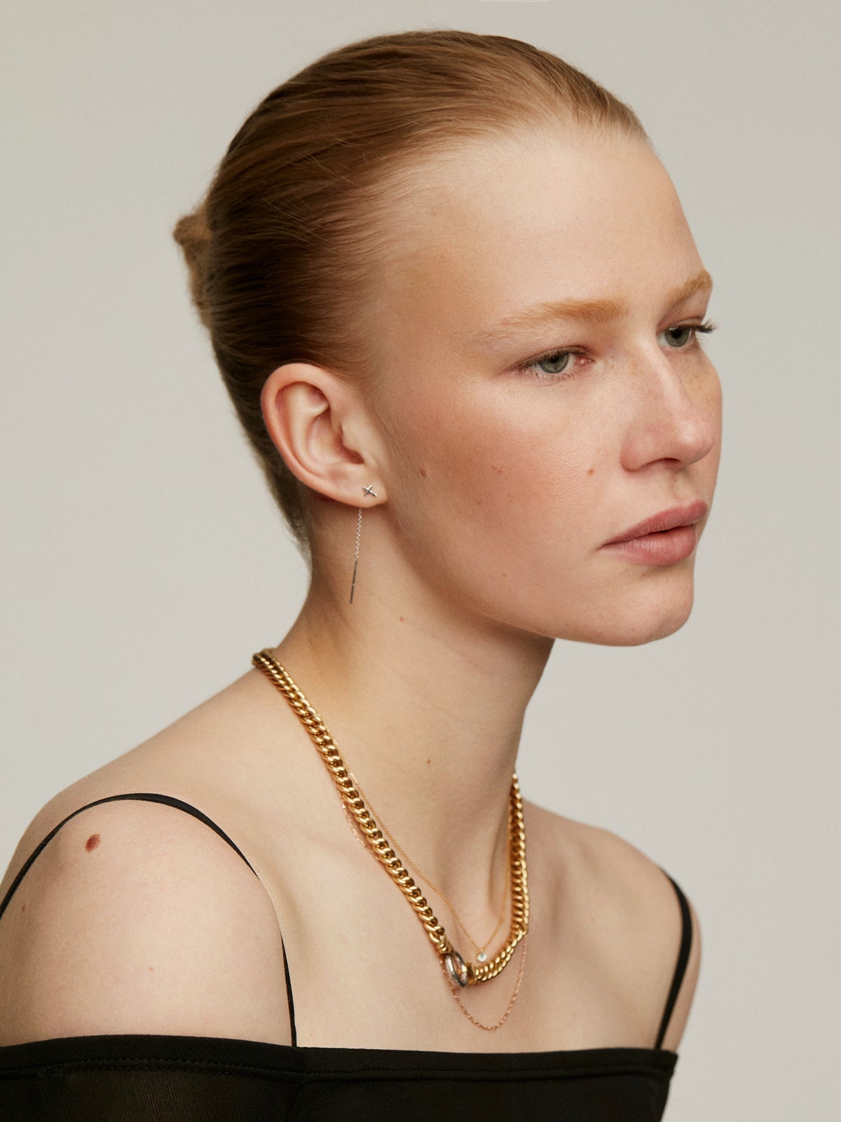 Pendiente individual de plata 925 con cruz