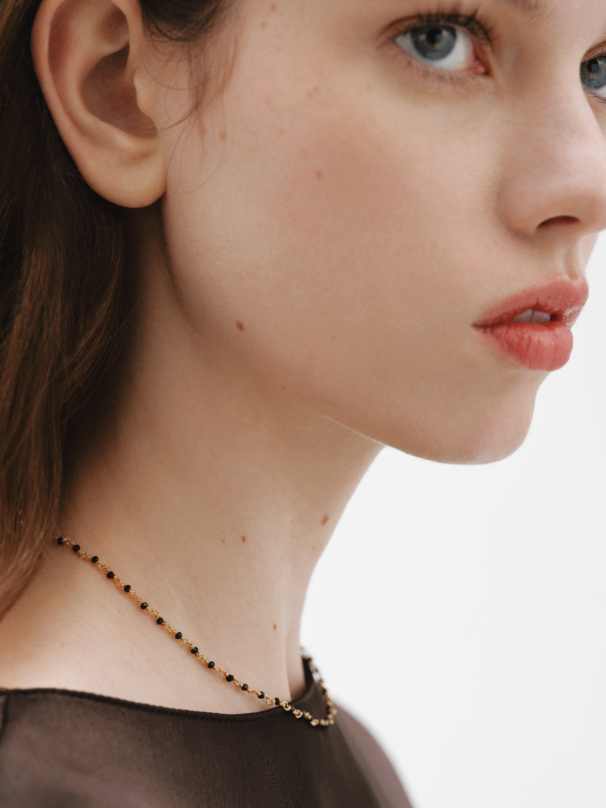 Cadena de plata 925 bañada en oro amarillo 18K con espinelas negras