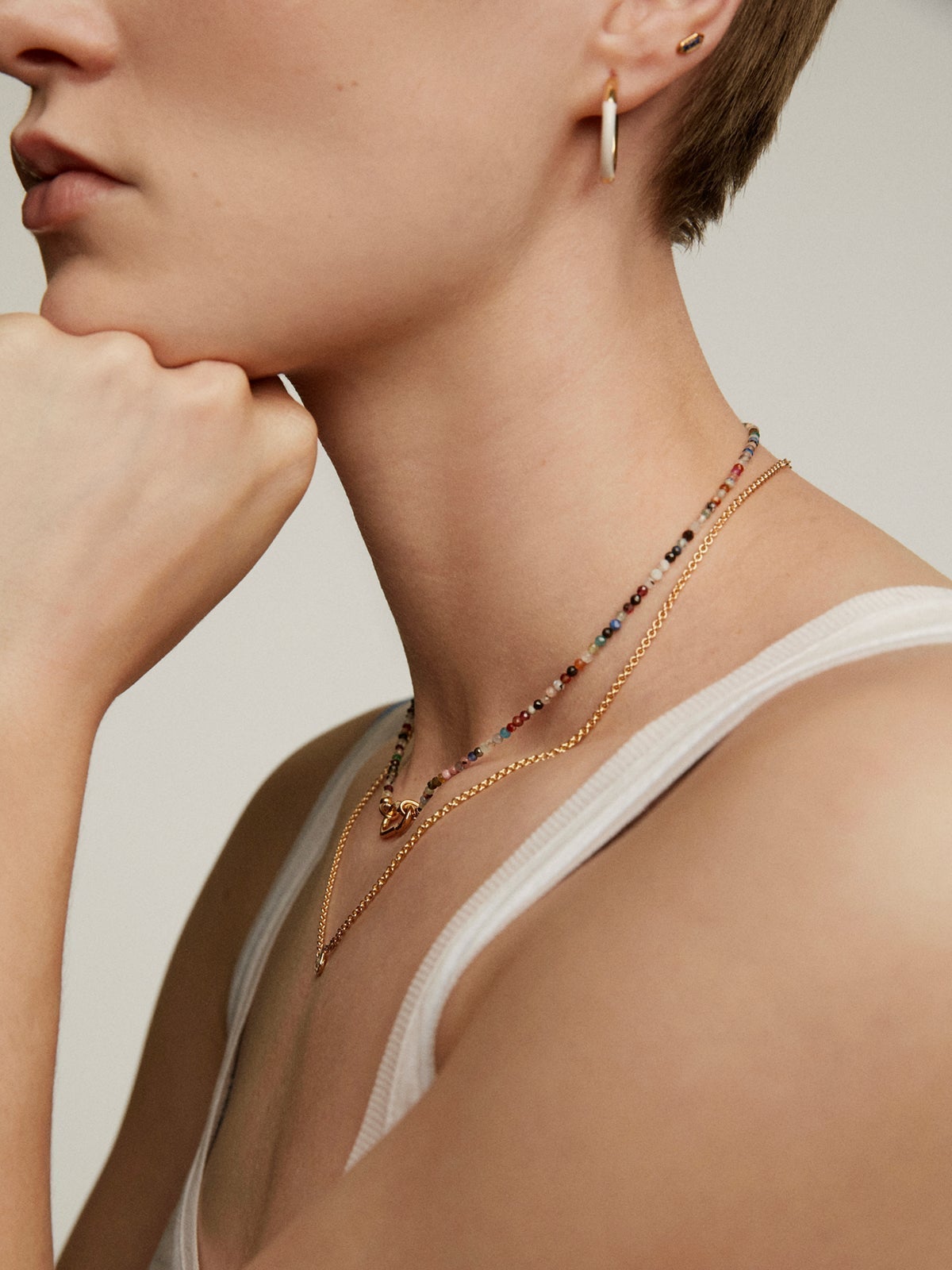 Collar de plata 925 bañada en oro amarillo de 18K con bolitas de piedras multicolor