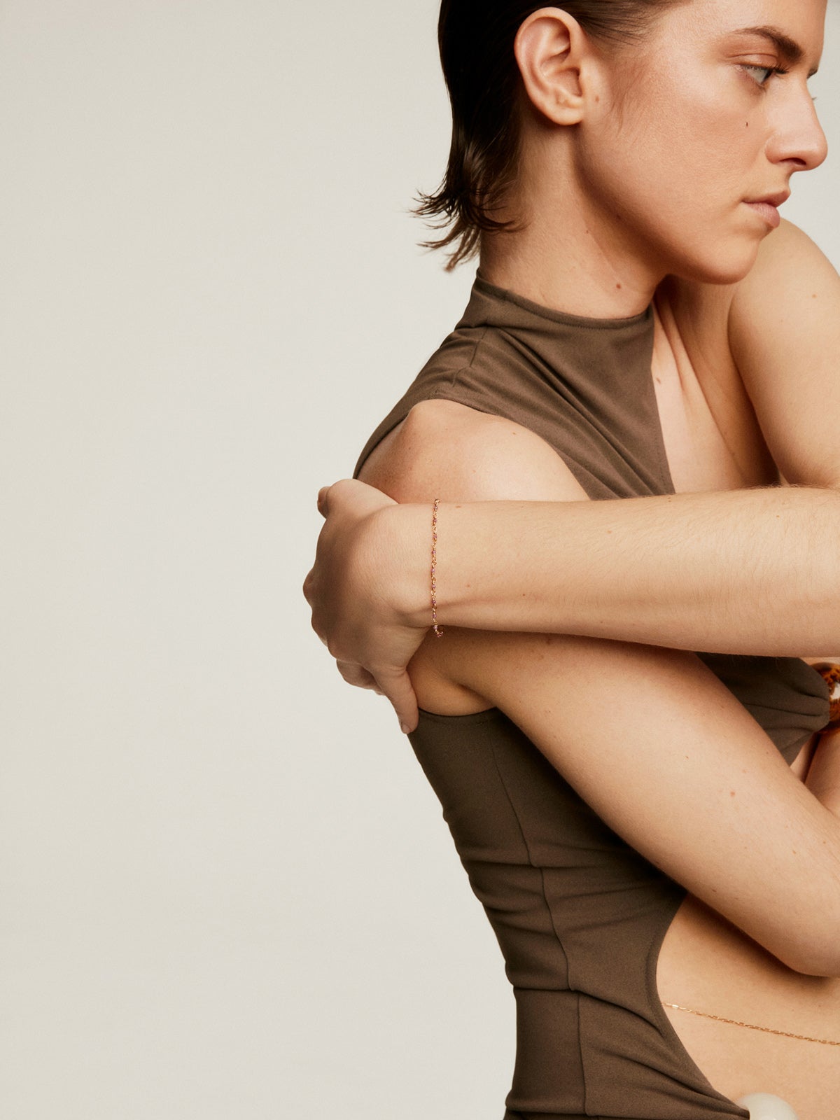 Pulsera de plata 925 bañada en oro amarillo de 18k con bolitas de rubíes rosas