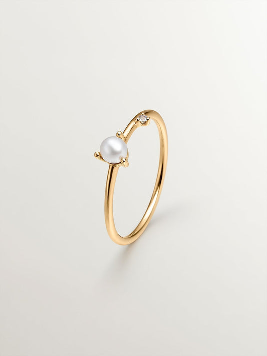 Anillo de oro amarillo de 9K con perla y zafiro blanco