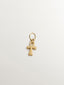 Charm de plata 925 bañada en oro amarillo de 18K con cruz ansada