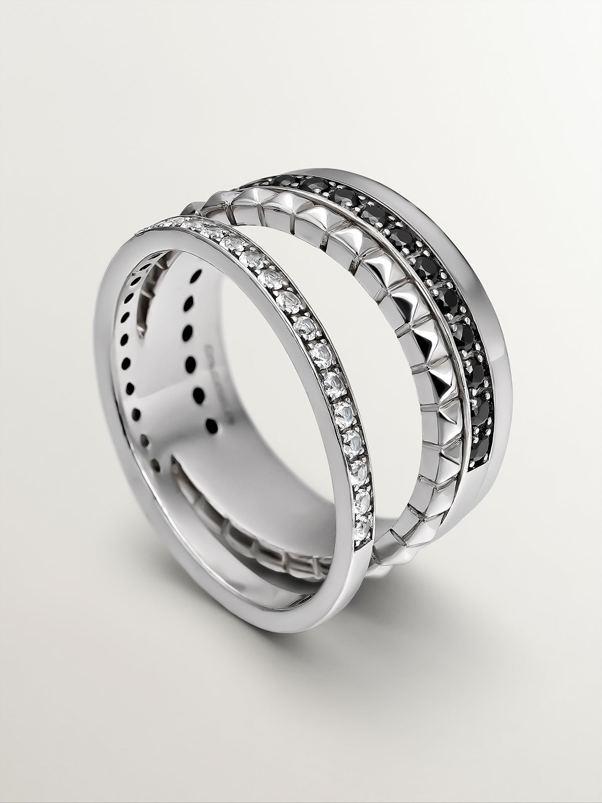Anillo doble de plata 925 con textura y espinelas negras