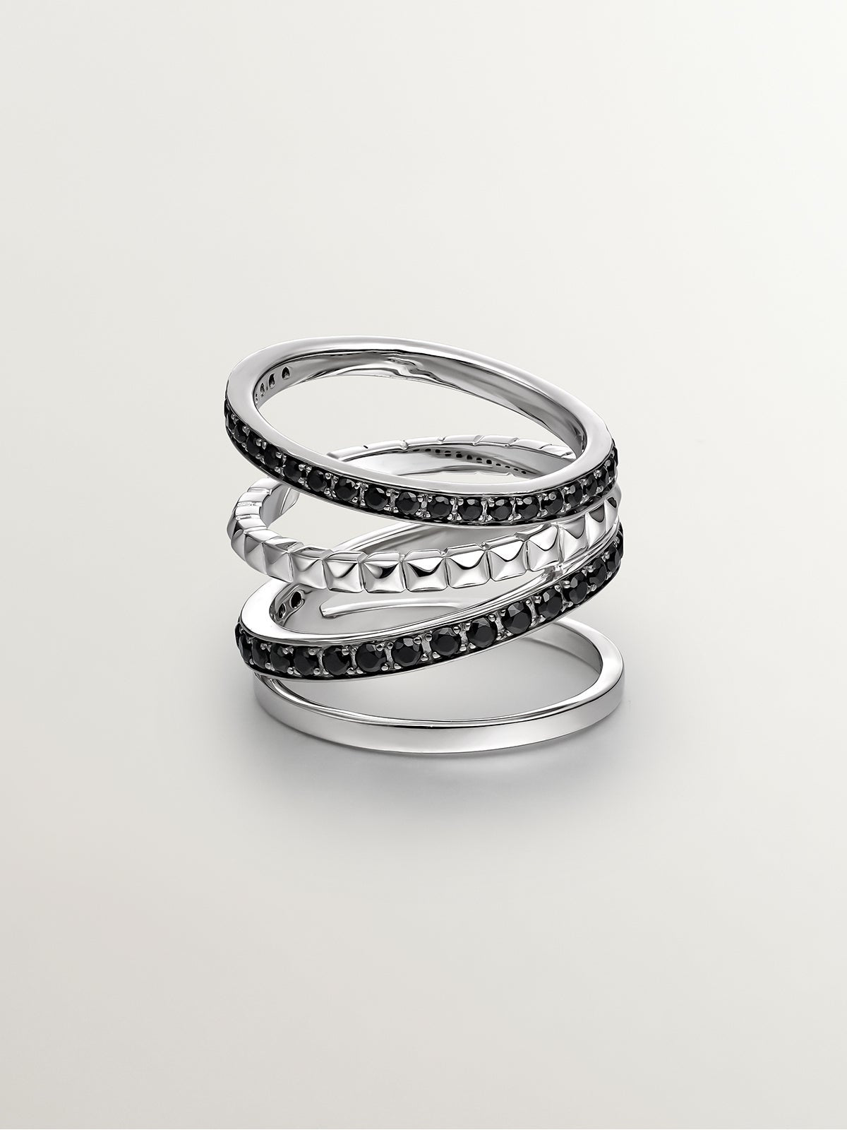 Anillo multibrazo de plata 925 bañada con relieve y espinelas negras