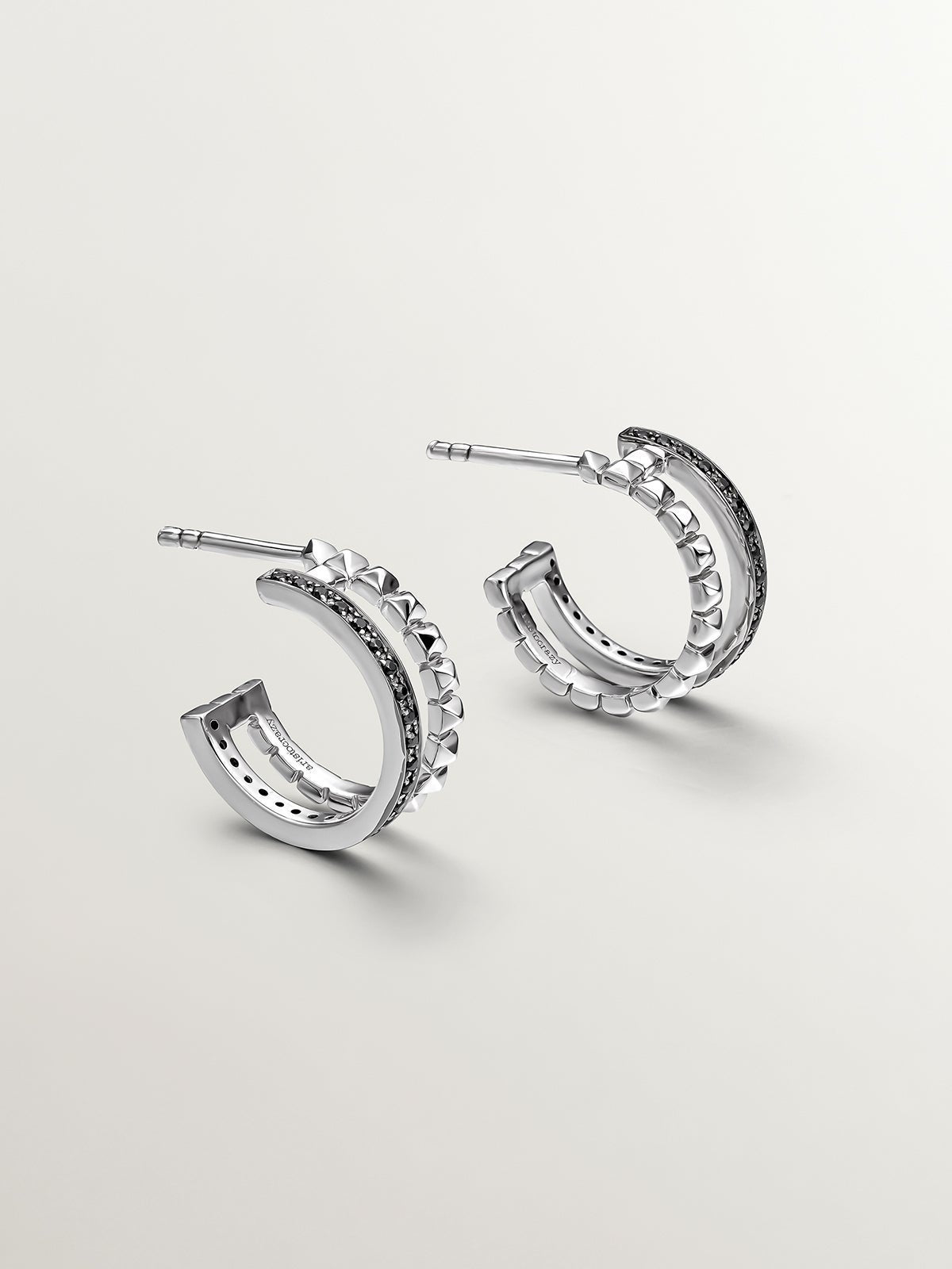 Pendientes de aro dobles de plata 925 con relieve y espinelas negras