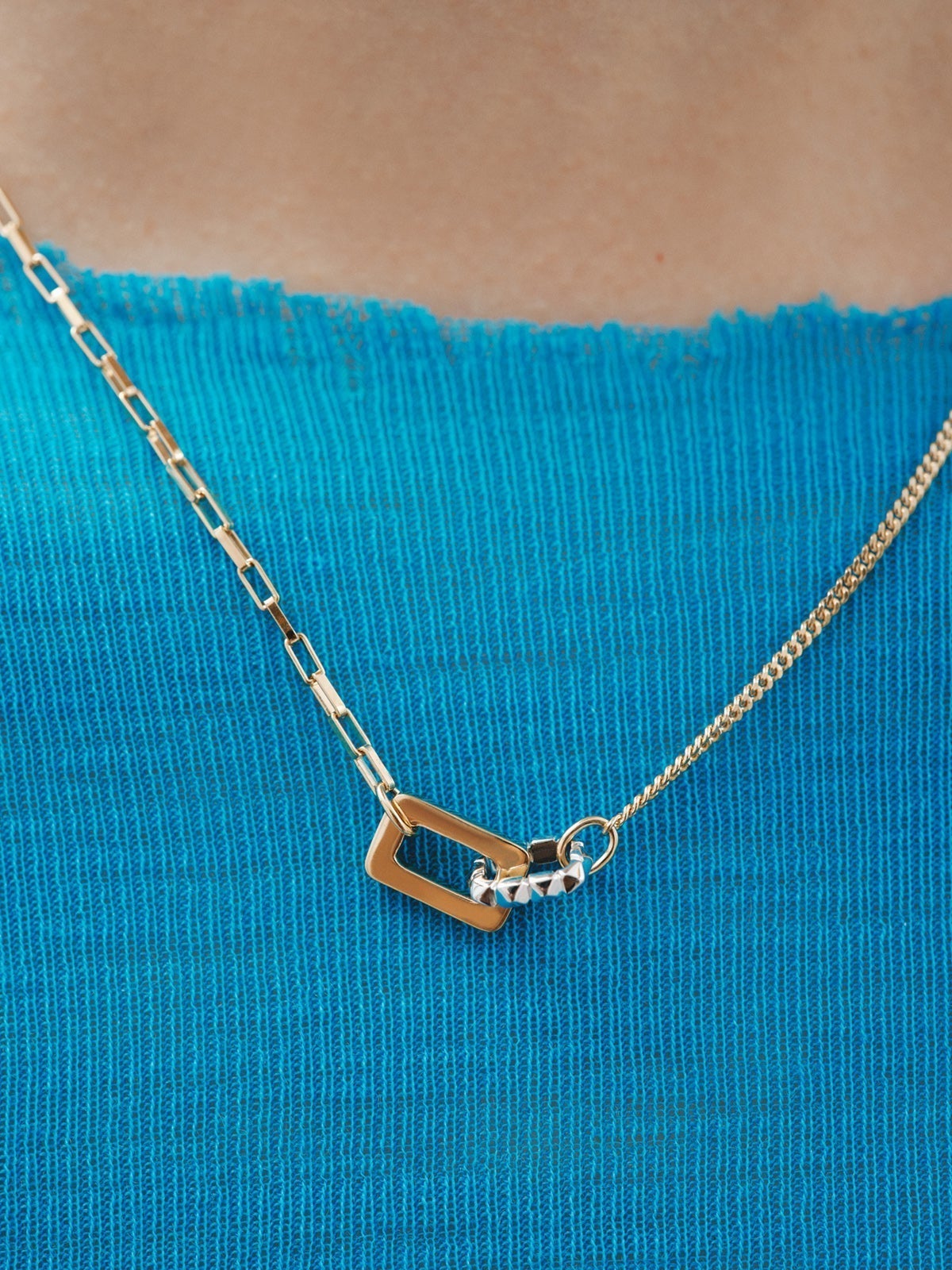 Colgante bicolor de plata 925 y plata 925 bañada en oro amarillo de 18K con formas geométricas