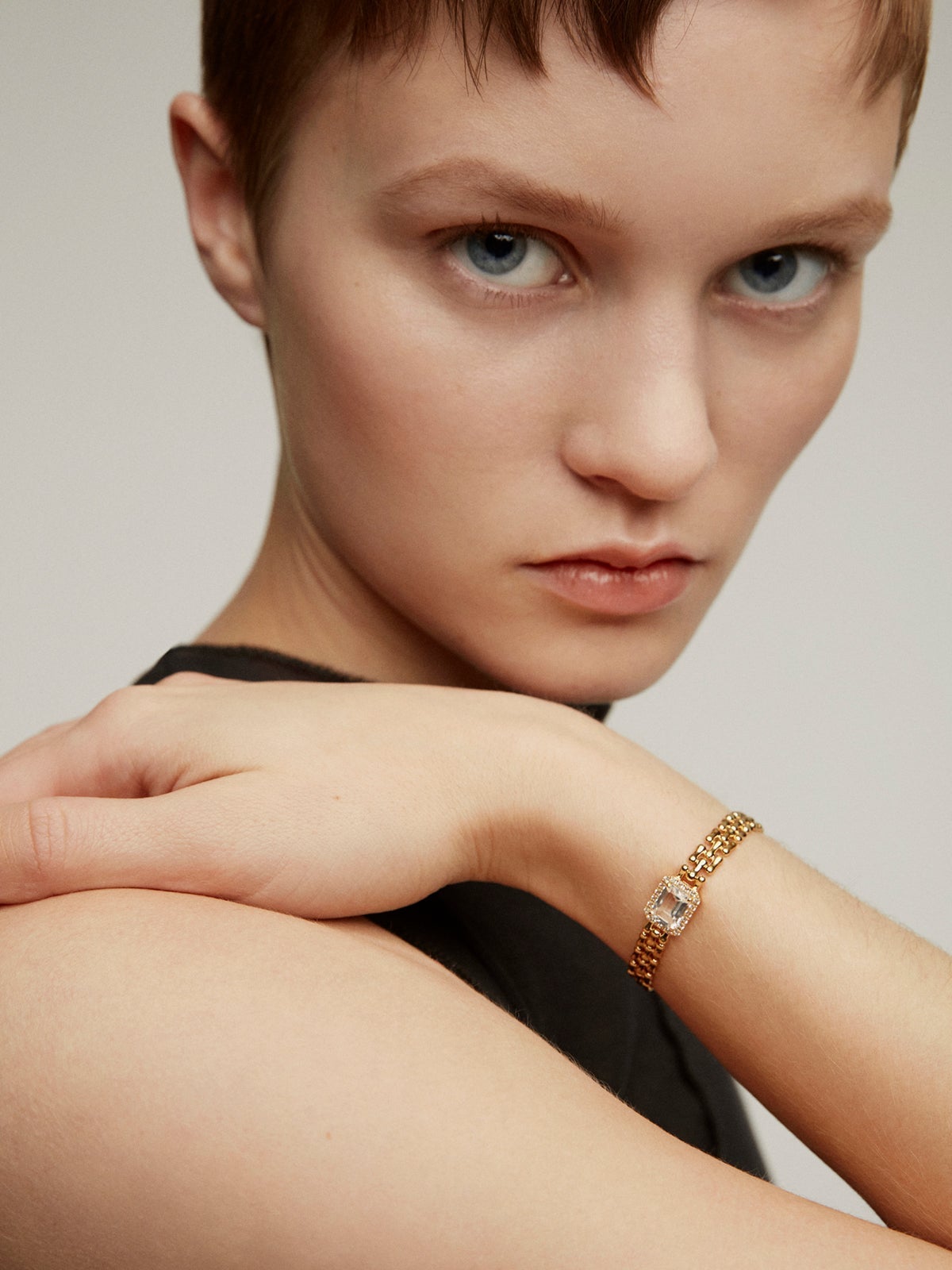 Pulsera de eslabones panter de plata 925 bañada en oro amarillo de 18K con topacios blancos