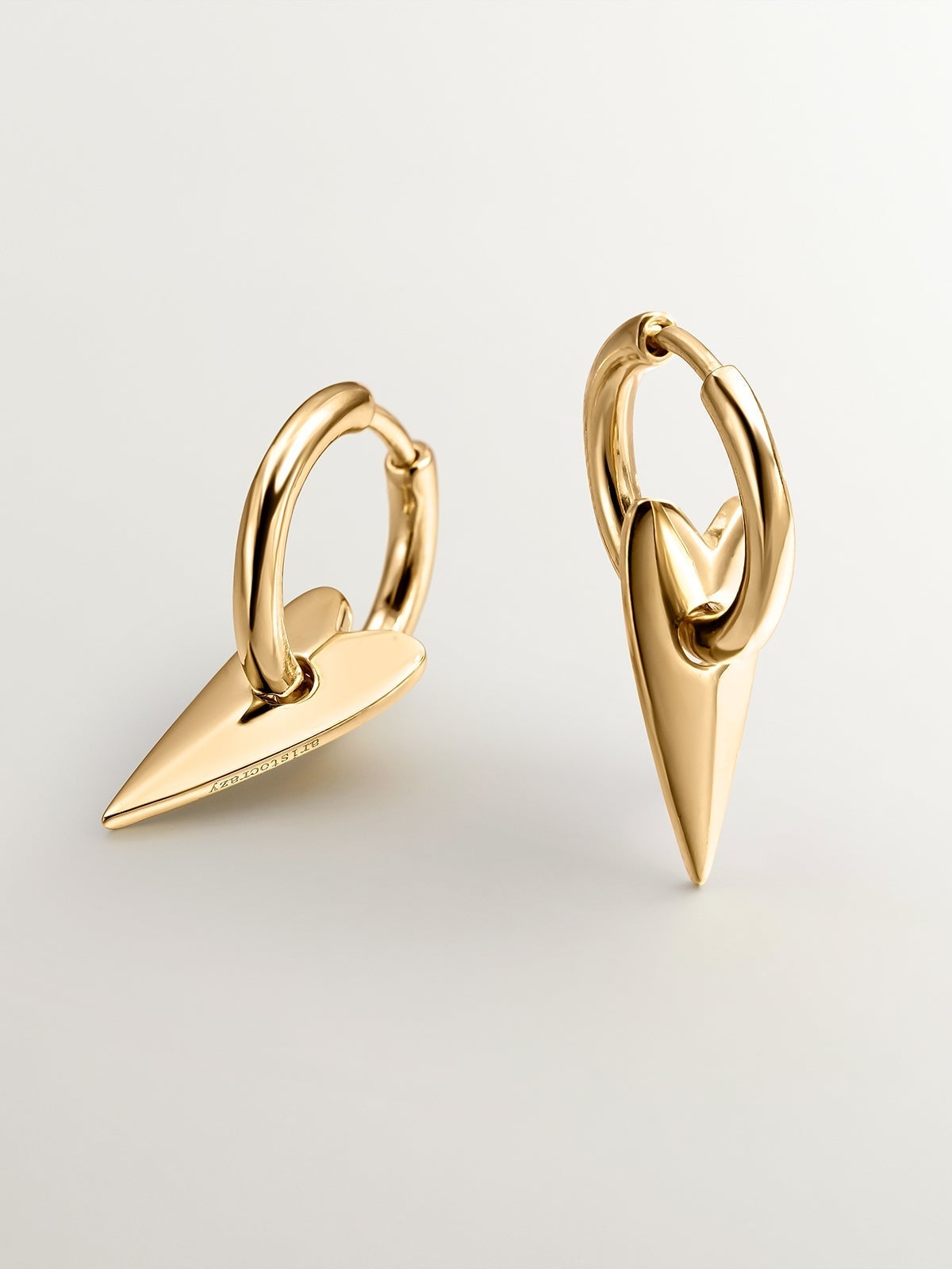 Pendientes de aro pequeños de plata 925 bañada en oro amarillo de 18K con corazón