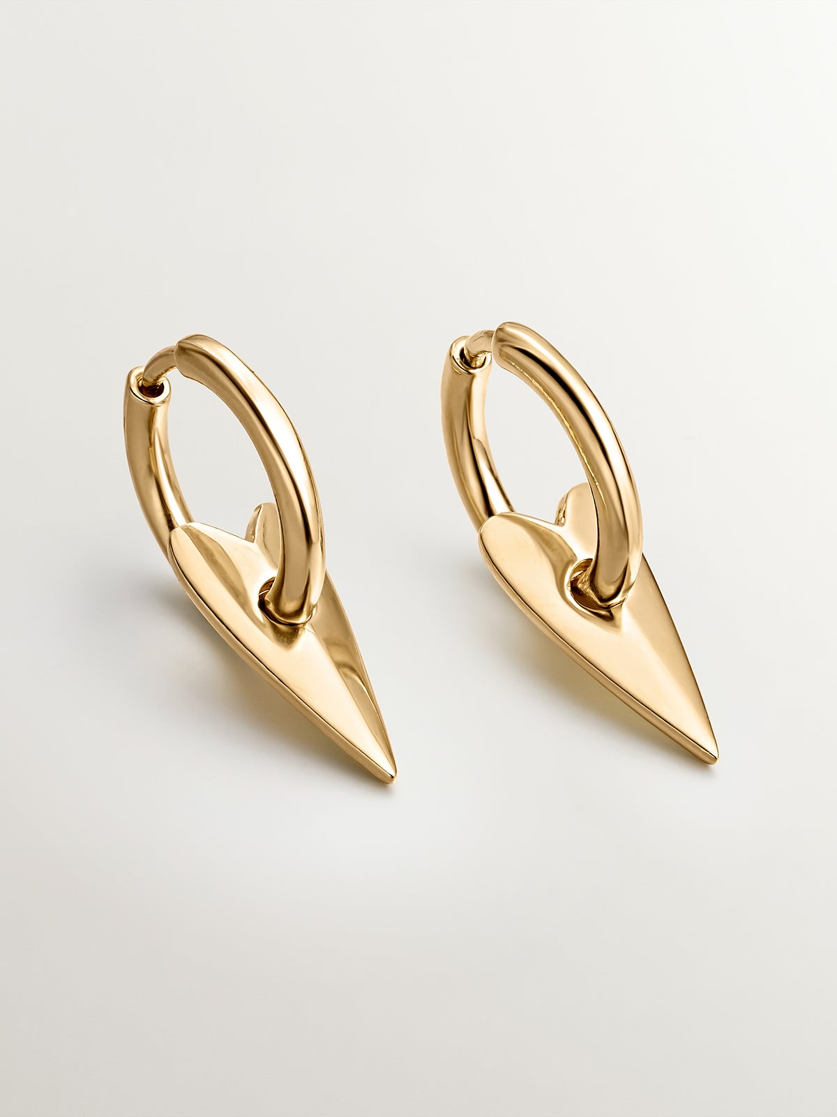 Pendientes de aro pequeños de plata 925 bañada en oro amarillo de 18K con corazón