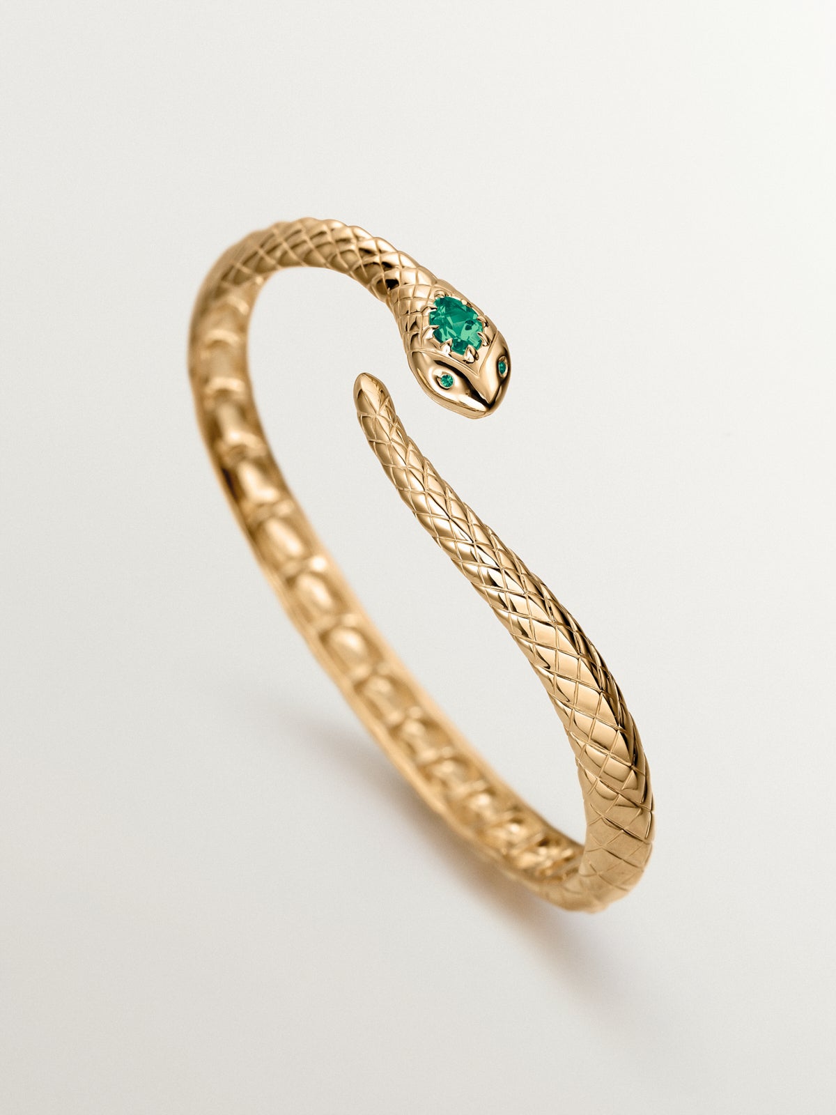Pulsera rígida de plata 925 bañada en oro amarillo de 18K con ónix verde y con forma de serpiente