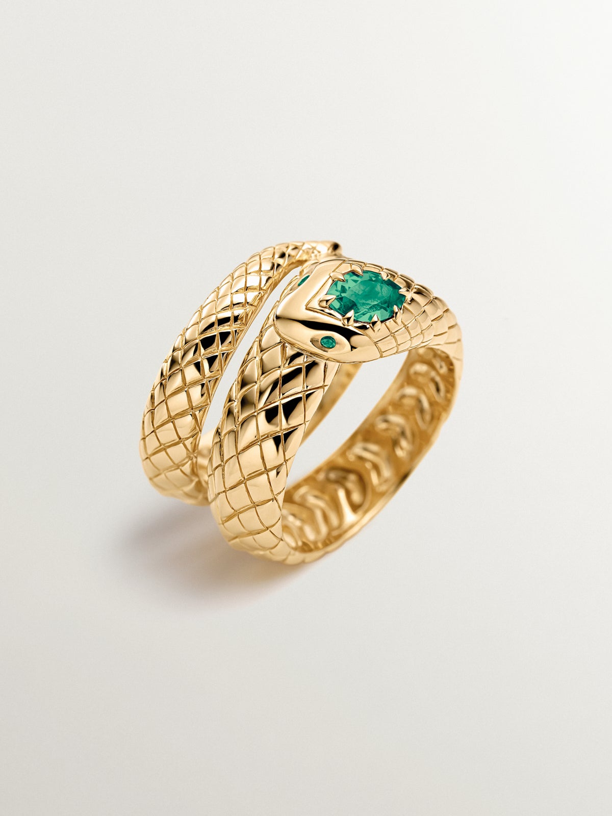 Anillo de plata 925 bañada en oro amarillo de 18K con ónix verde y con forma de serpiente