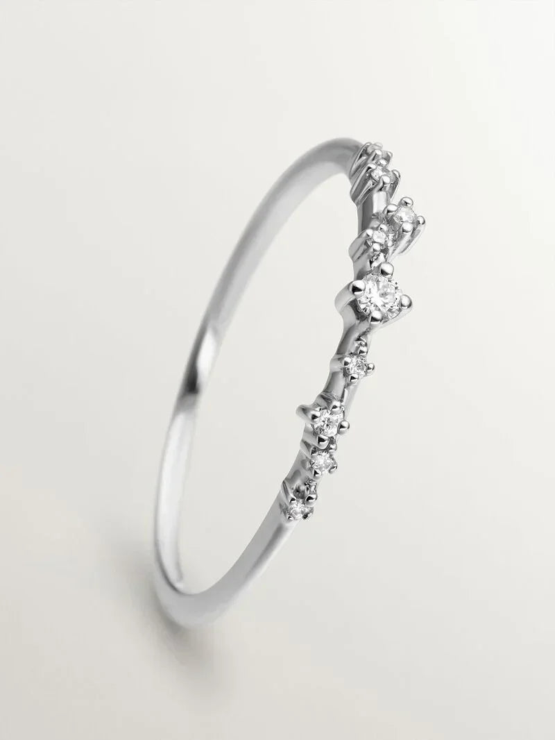 Anillo de oro blanco de 18K con diamantes