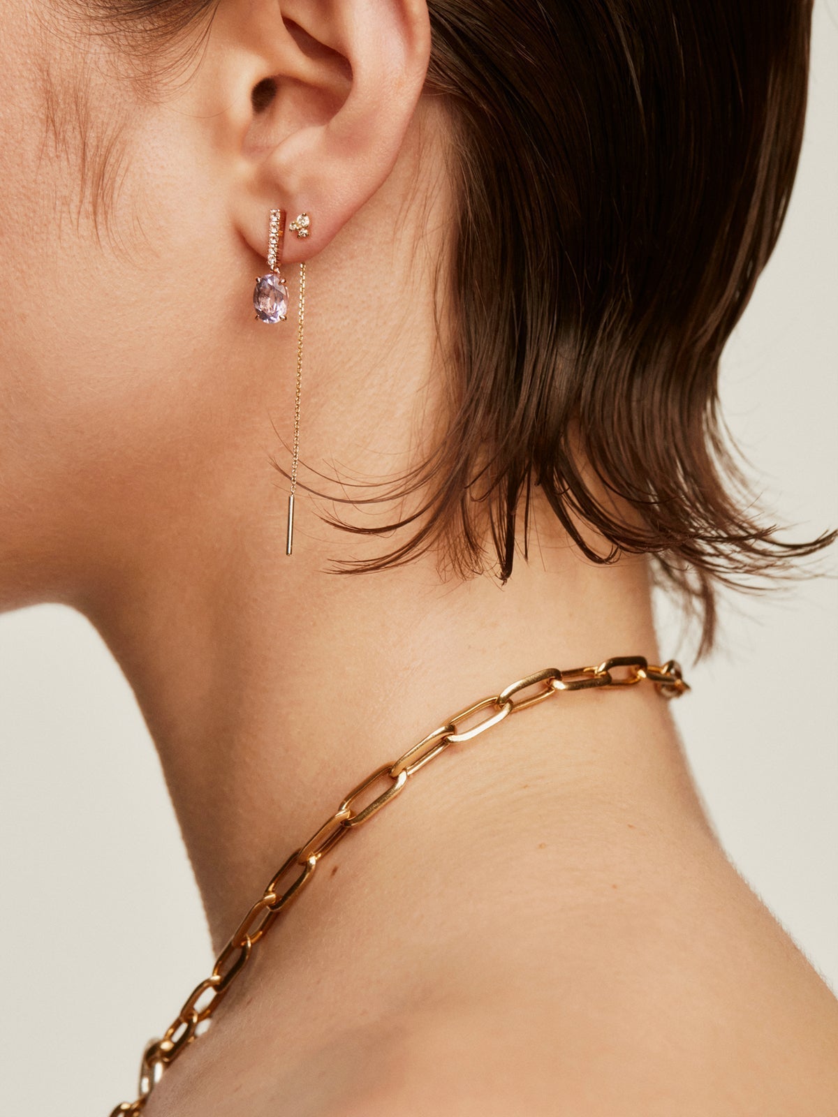 Pendiente individual de oro amarillo de 18K con cadena y diamantes