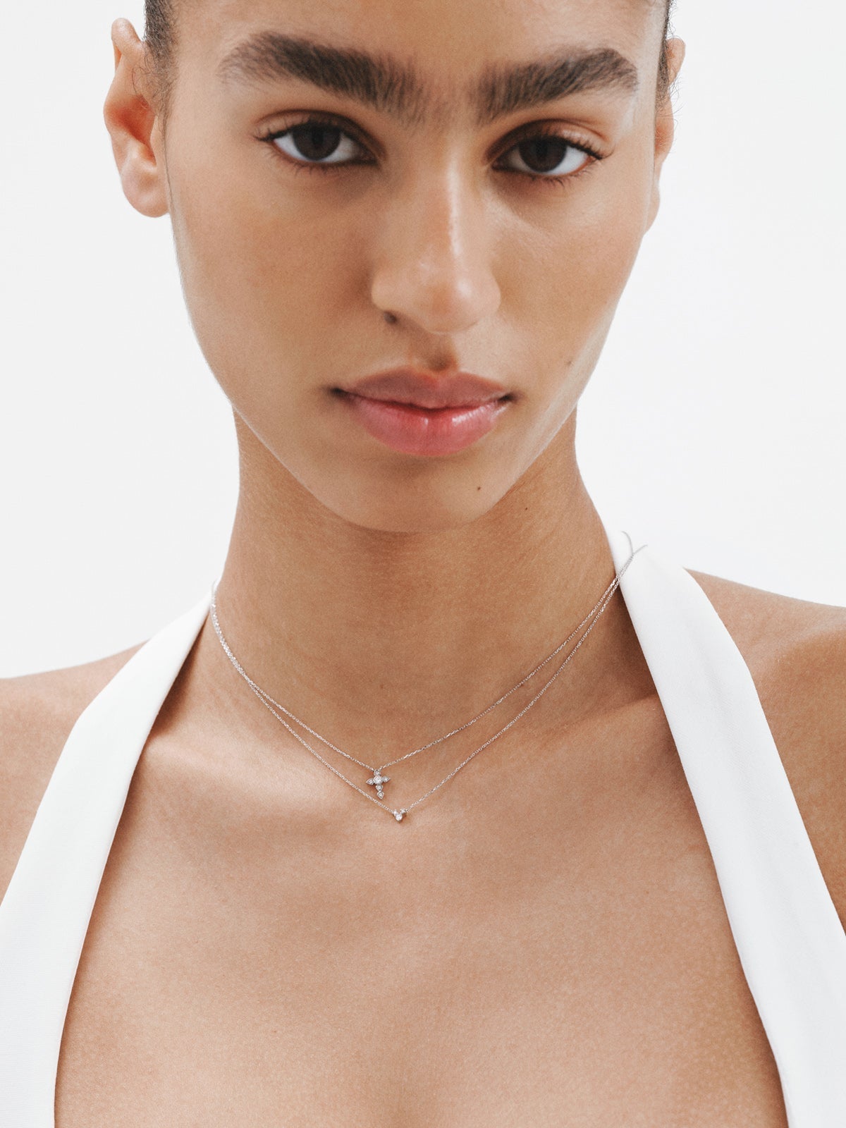 Colgante de oro blanco de 18K con diamantes en talla brillante