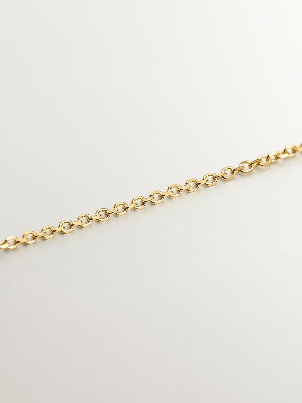 Colgante de oro amarillo de 18K con tres diamantes