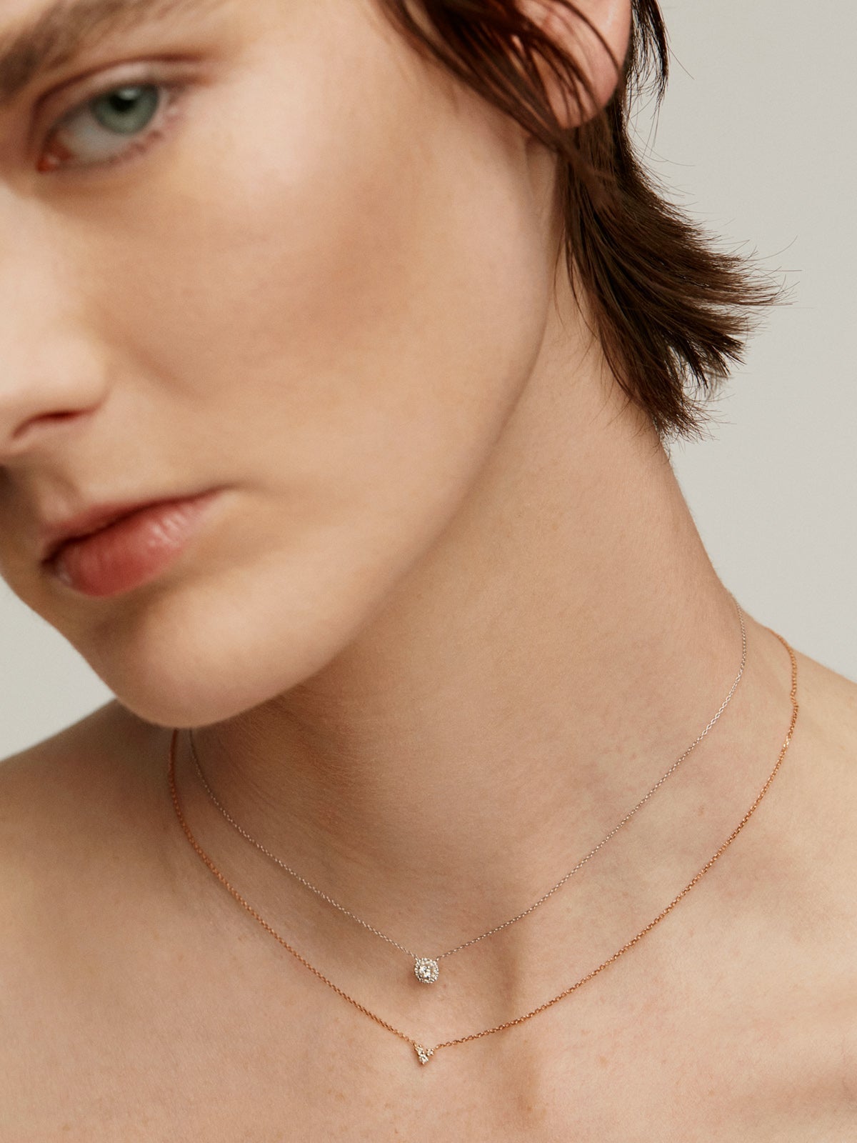 Colgante de oro rosa de 9K con triple diamante