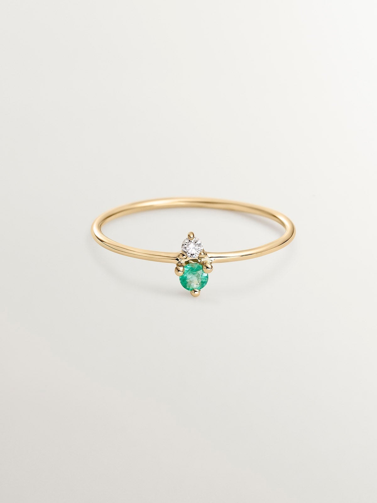 Anillo de oro amarillo de 9K con esmeralda y diamante