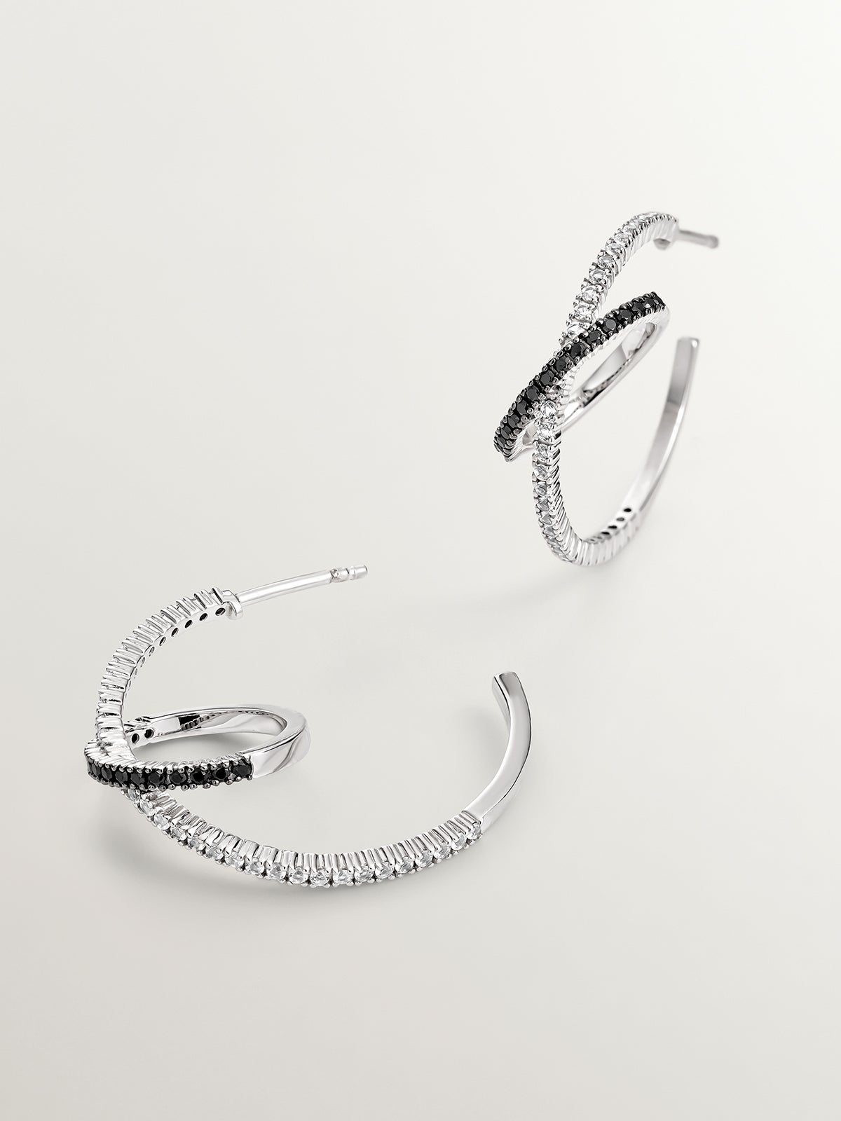Pendientes doble aro de plata 925 con topacios blancos y espinelas negras
