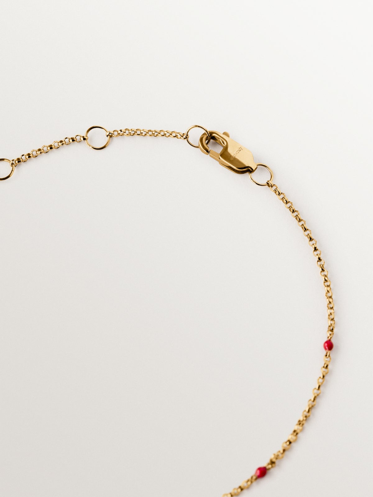 Pulsera de oro amarillo de 9K con esmalte rosa