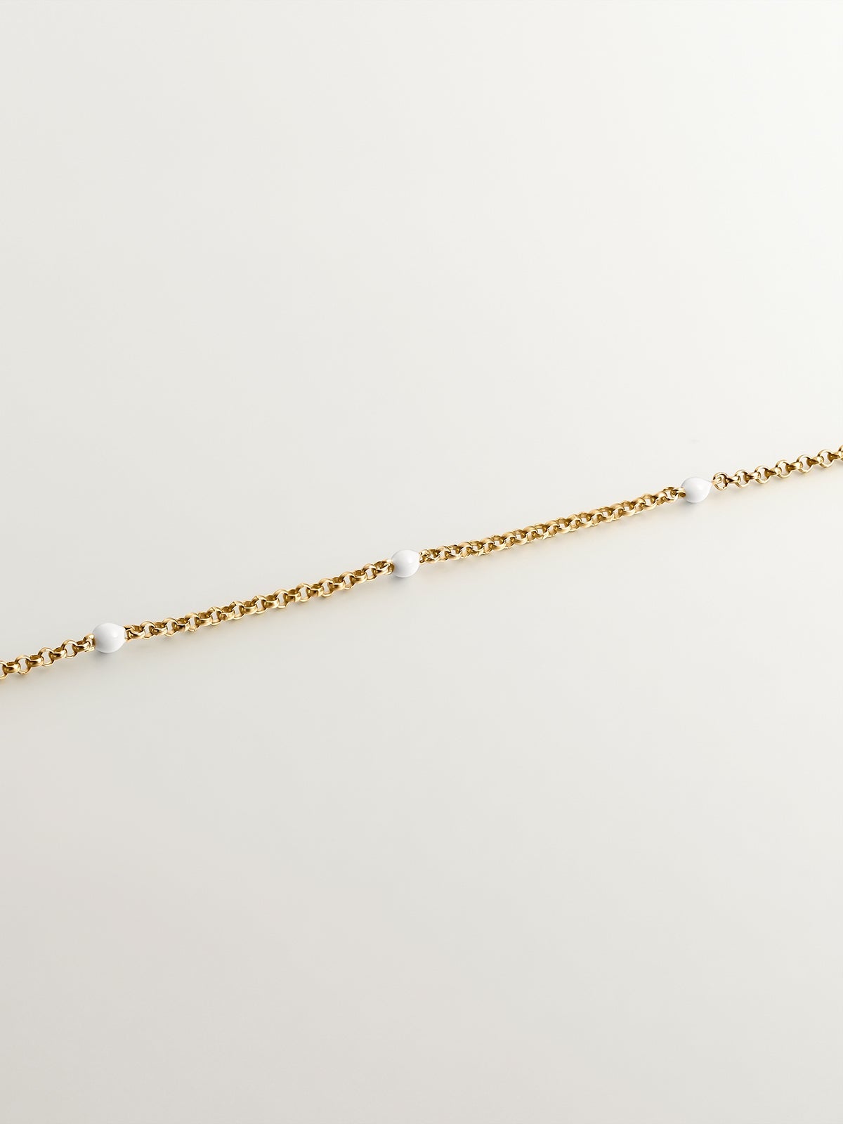Pulsera de eslabones de oro amarillo de 9K con bolitas de esmalte blanco