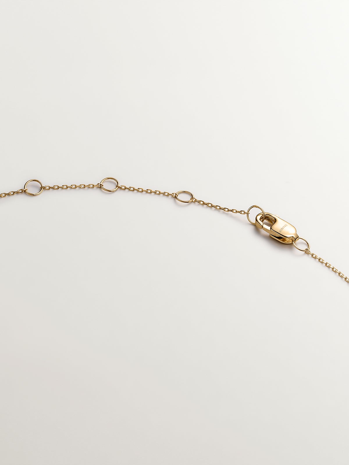 Colgante de oro amarillo de 18K con corazones entrelazados