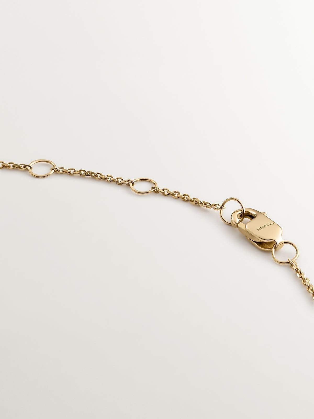 Collar de oro amarillo de 9K con pompones de cadena
