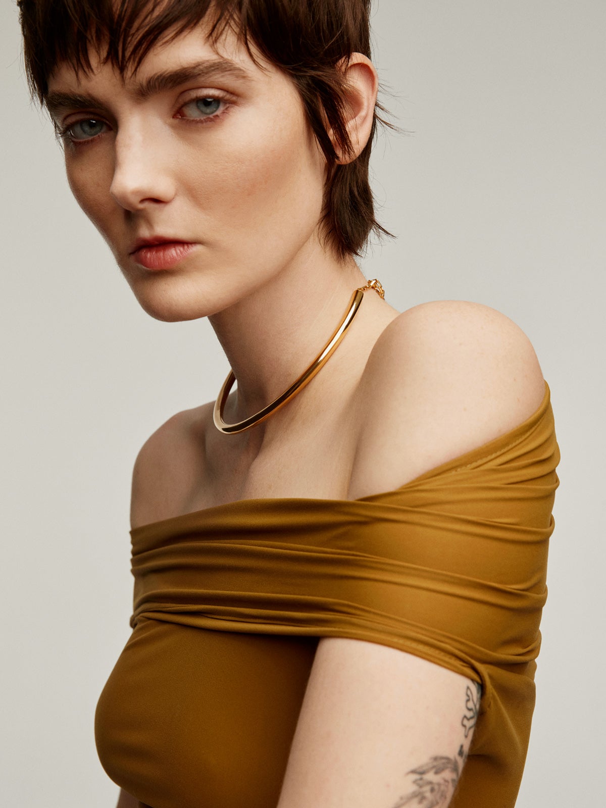 Collar tipo choker de plata 925 bañada en oro amarillo de 18K
