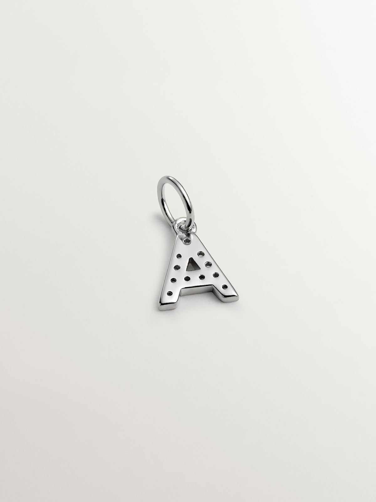 Charm de plata 925 y topacios blancos inicial A