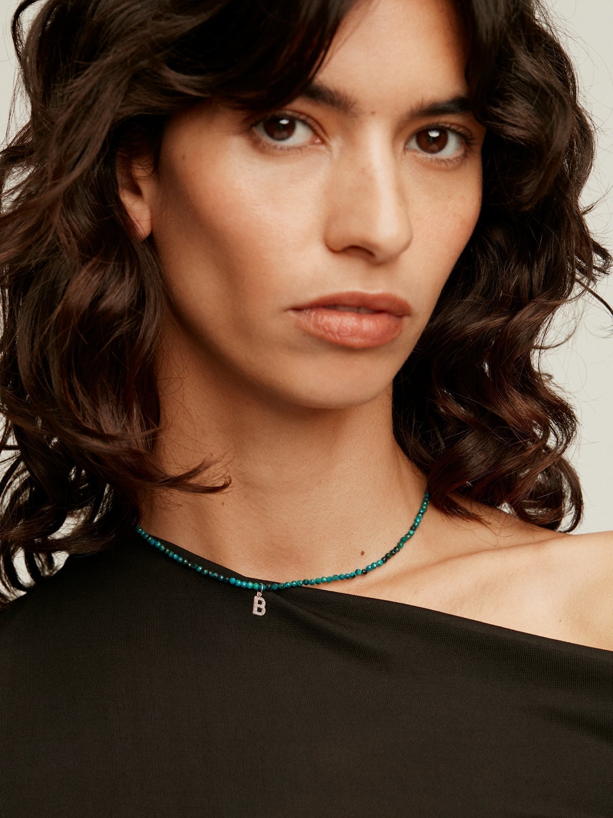 Charm de plata 925 y topacios blancos inicial B