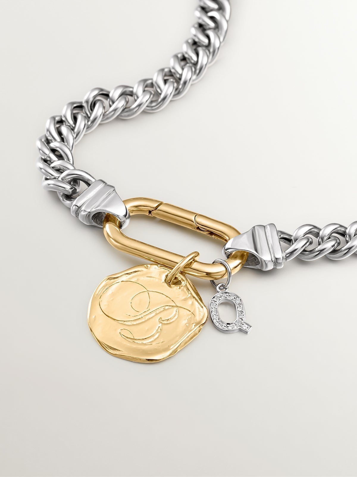 Charm de plata 925 y topacios blancos inicial Q