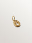 Charm de plata 925 bañada en oro amarillo de 18K y topacios blancos inicial O