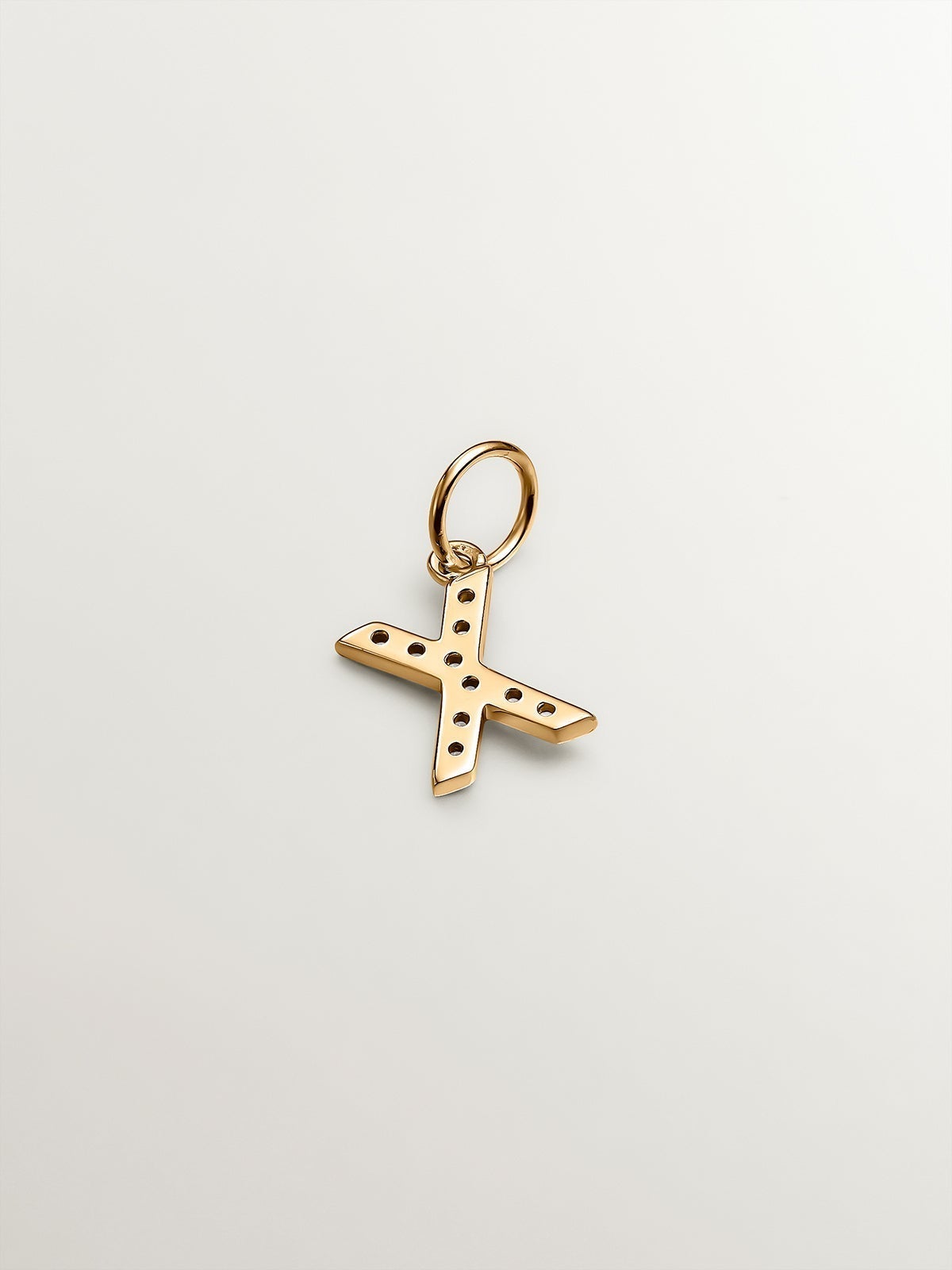Charm de plata 925 bañada en oro amarillo de 18K y topacios blancos inicial X