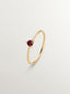 Anillo solitario de oro amarillo de 18K y rubí