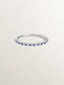 Anillo de oro blanco de 9K con zafiros y diamantes