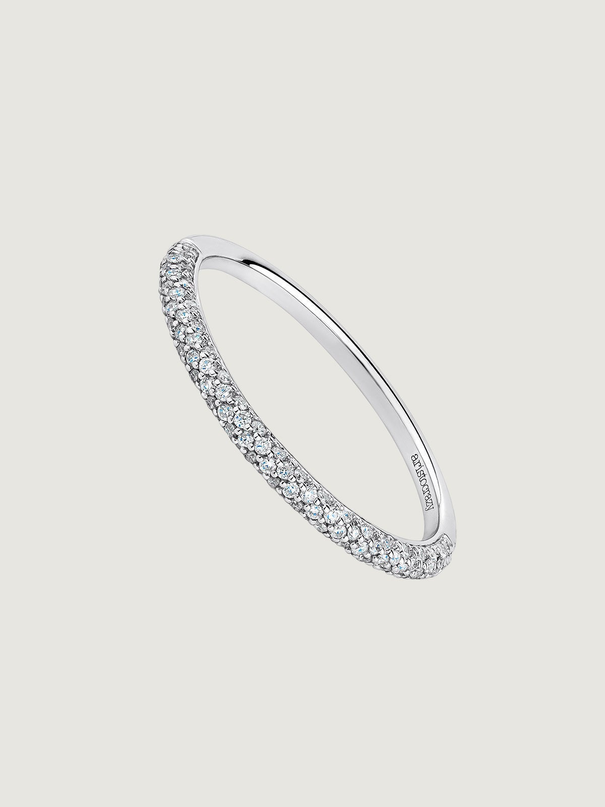 Anillo de oro blanco de 18K con diamantes