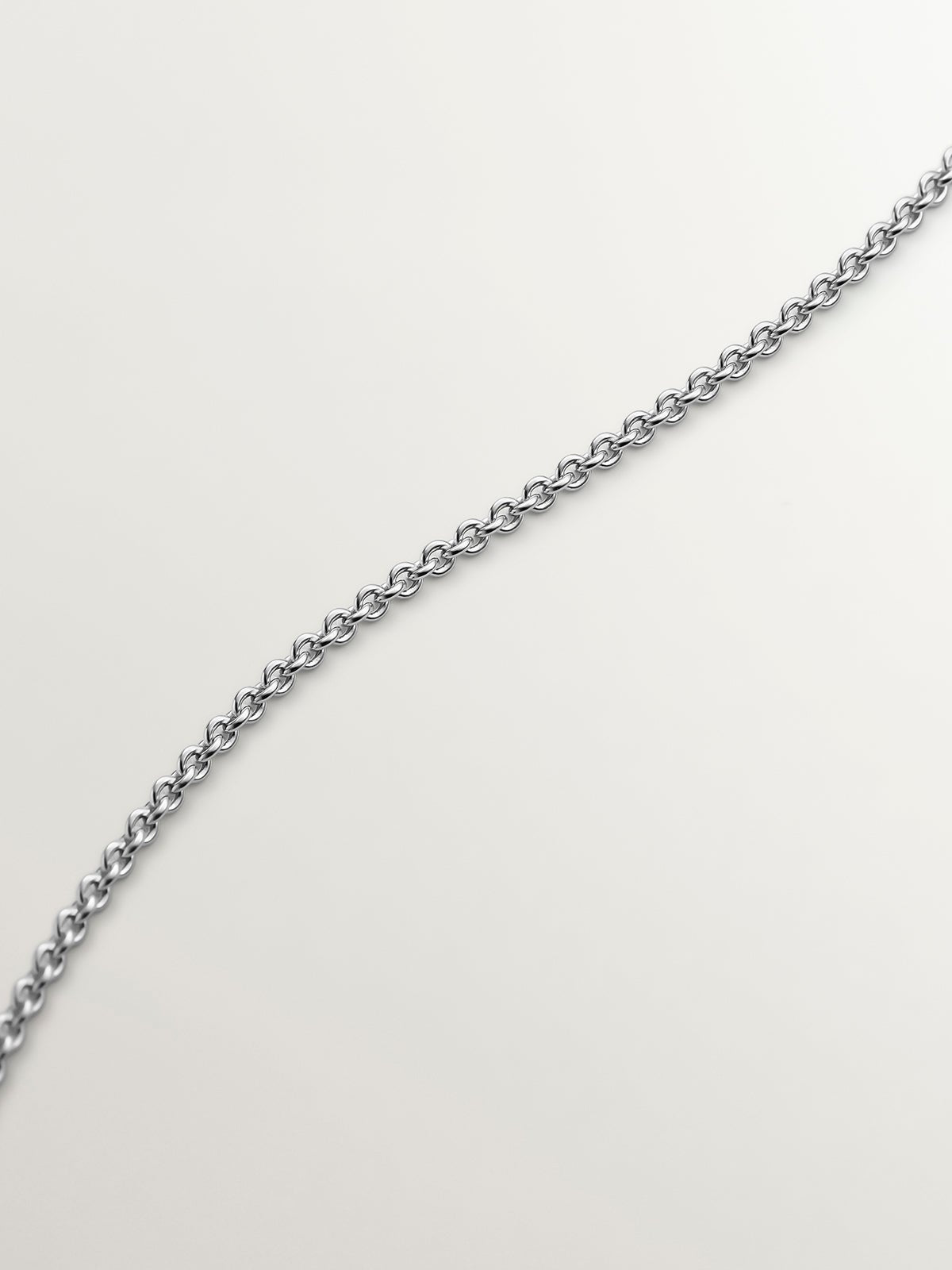 Colgante de plata 925 con relieve y espinelas negras