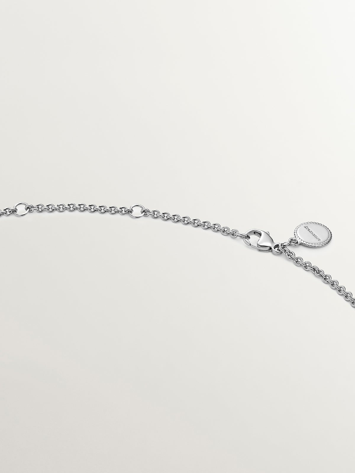 Colgante de plata 925 con relieve y espinelas negras