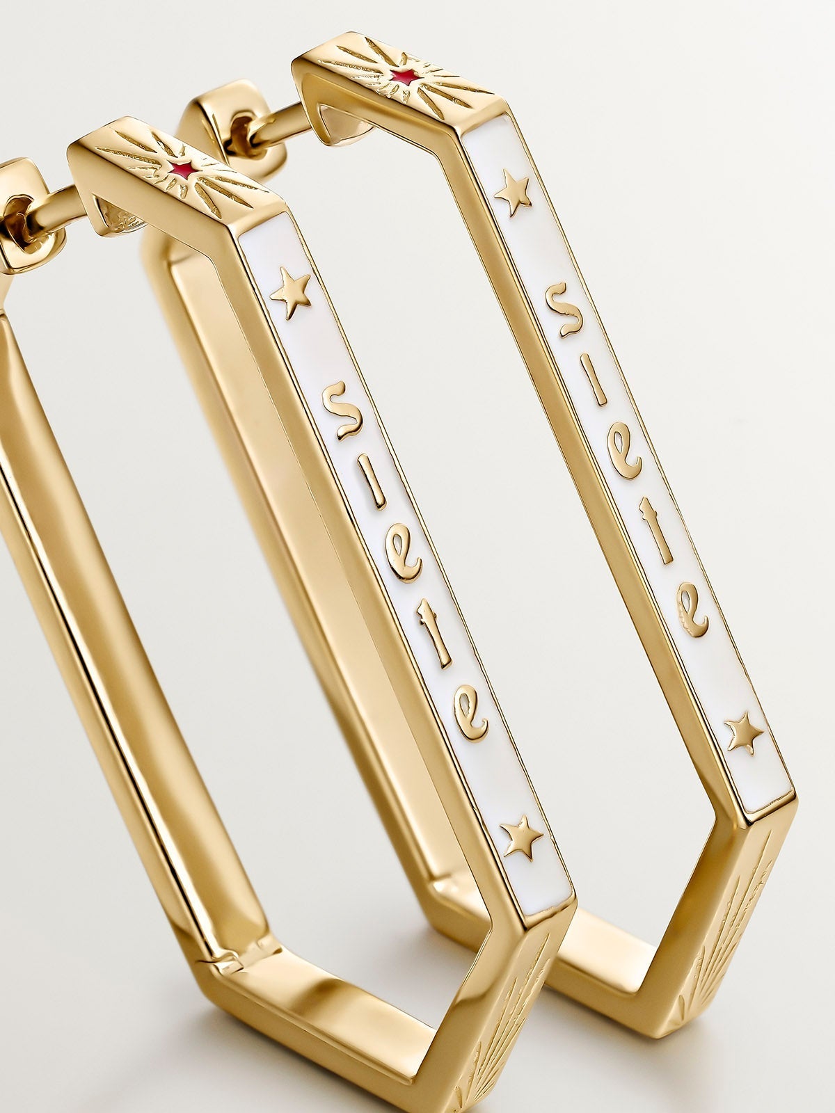 Pendientes hexagonales de plata 925 con esmalte de colores y número 7