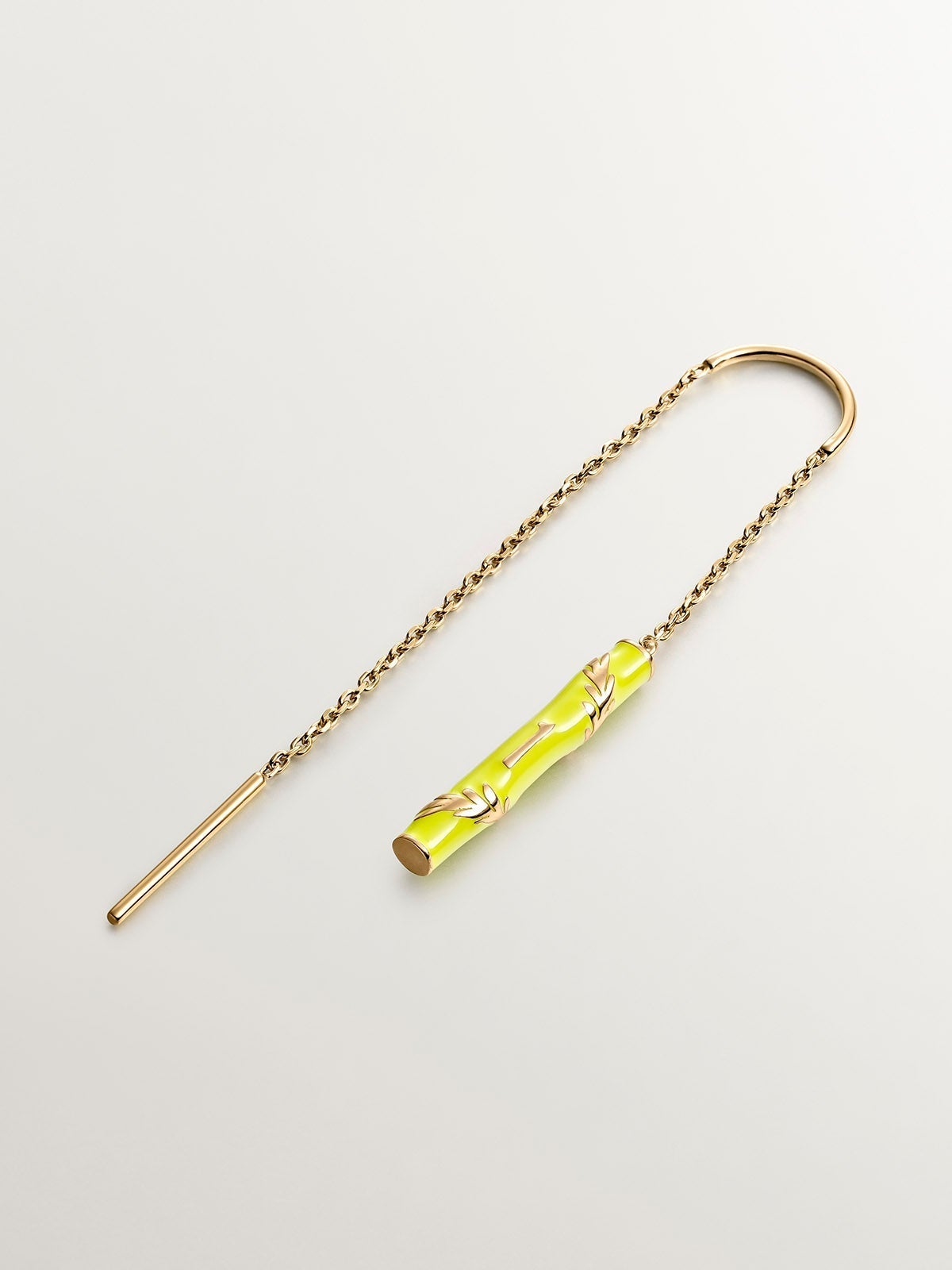 Pendiente individual de plata 925 bañada en oro amarillo de 18K con esmalte verde y número 1