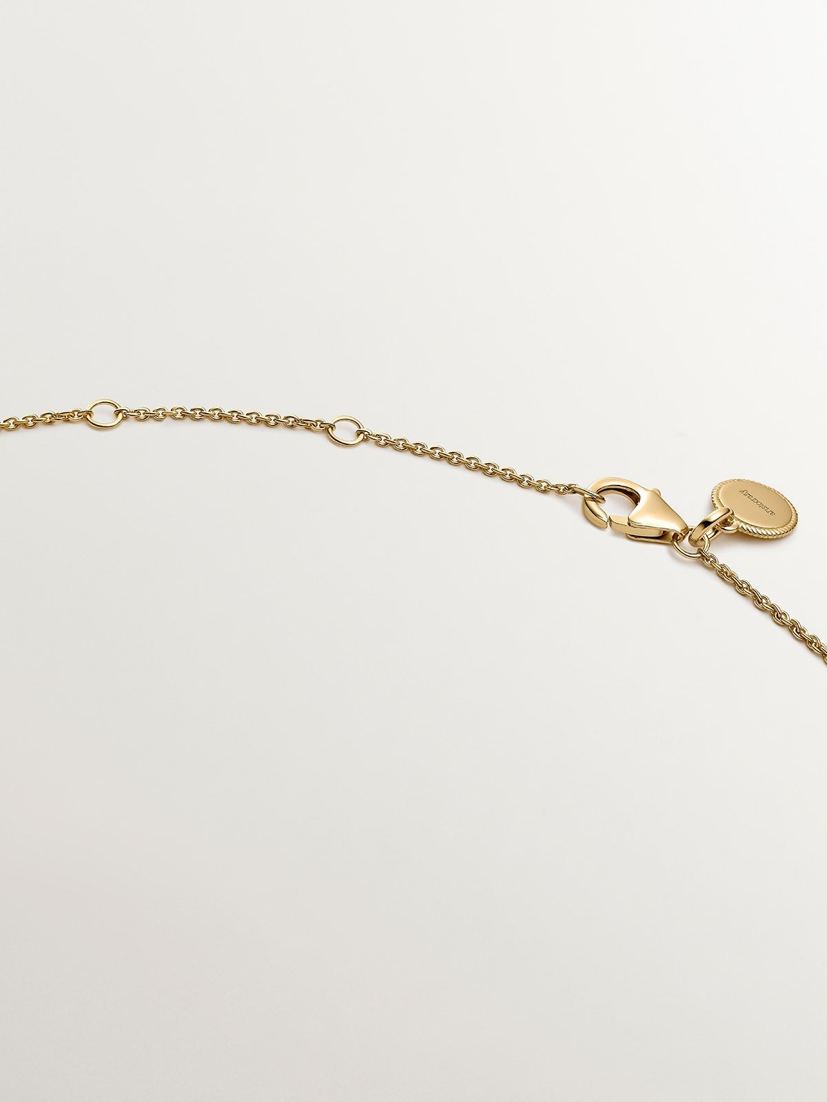 Collar de plata 925 bañada en oro amarillo de 18K con esmalte de colores y número cinco