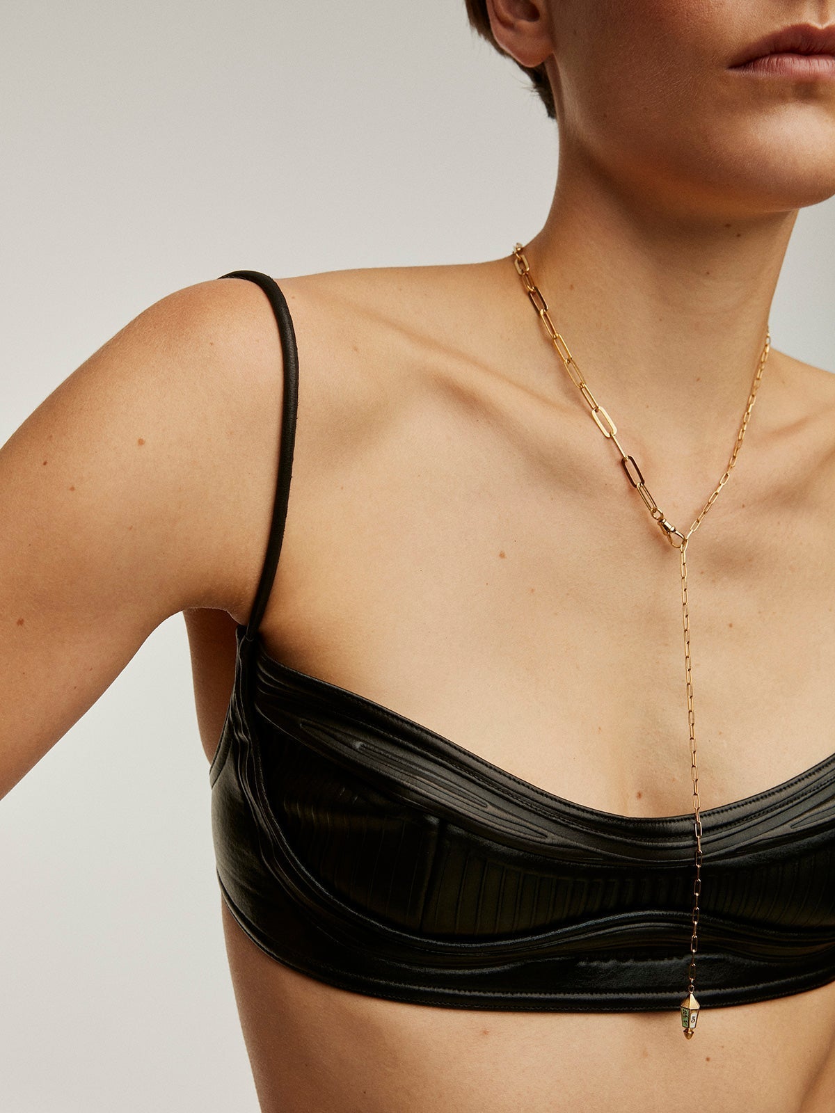 Collar de eslabones ajustable de plata 925 bañada en oro amarillo de 18K con esmalte multicolor y números