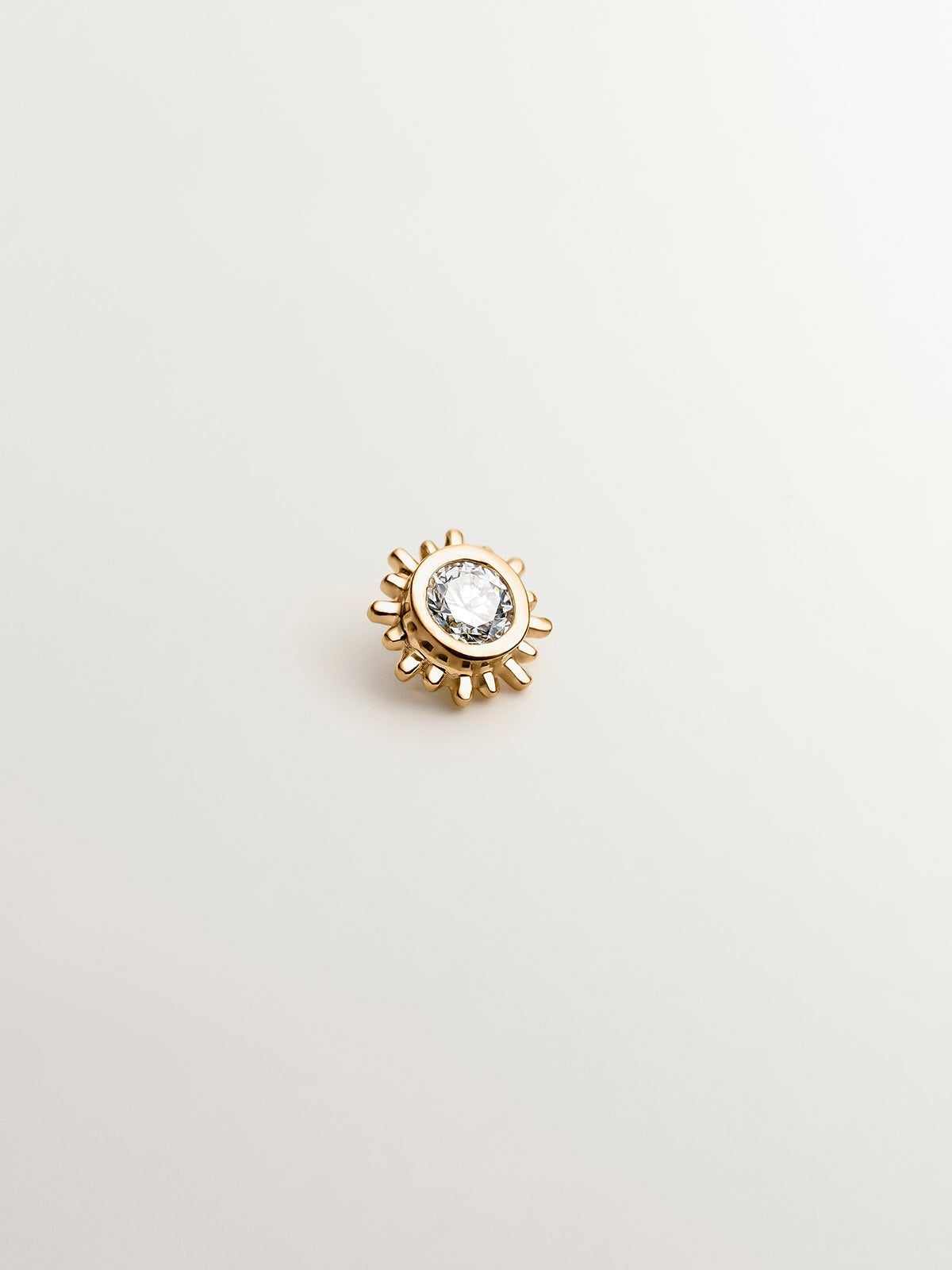Piercing de oro amarillo de 18K con diamante