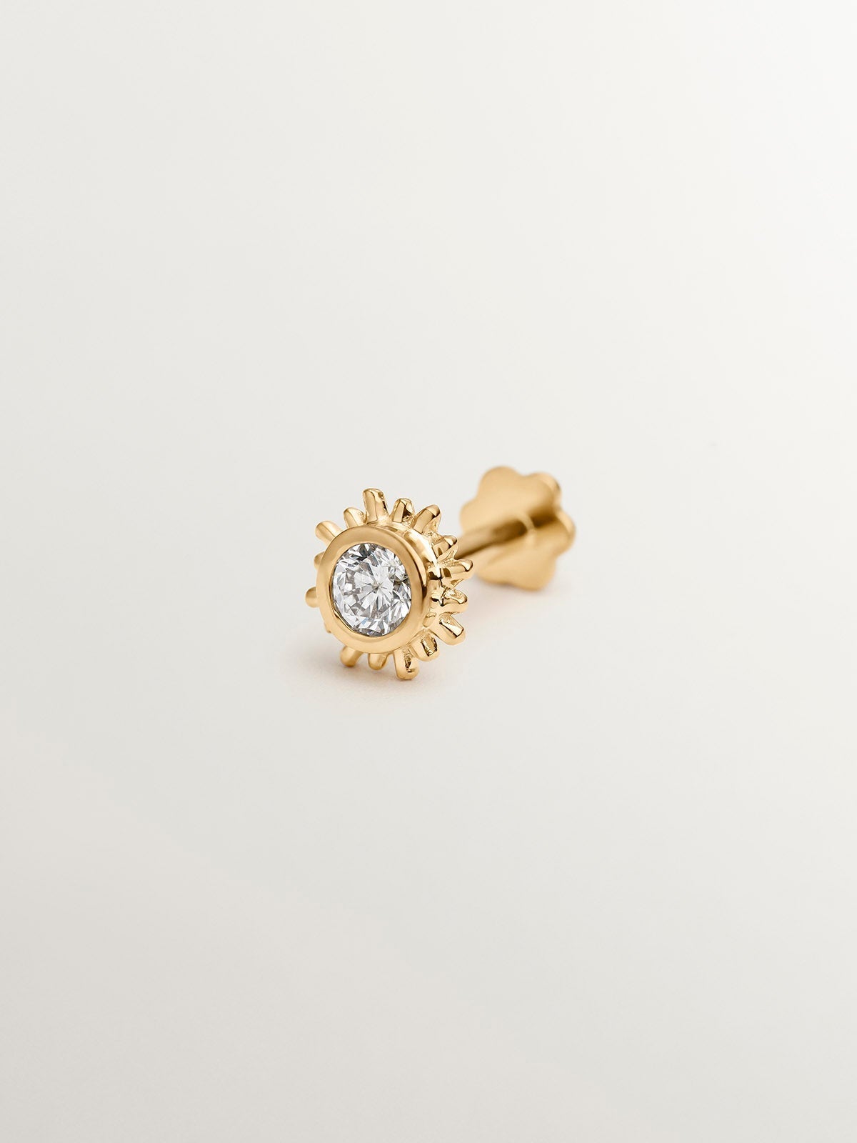 Piercing de oro amarillo de 18K con diamante