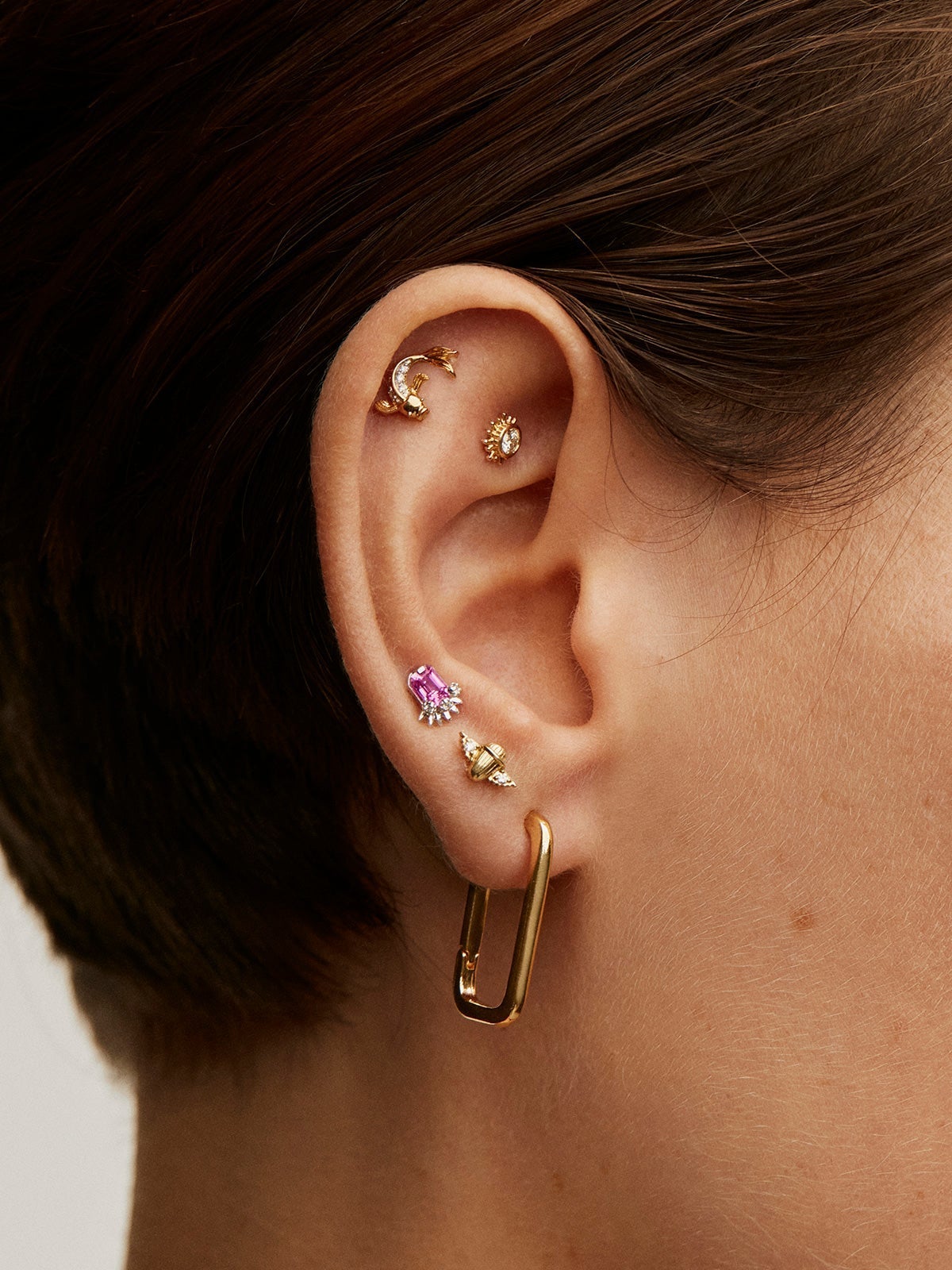 Piercing de oro amarillo de 18K con diamante